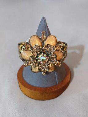 VINTAGE  YELLOW FLORAL BRASS l Crystal STATEMENT BRAACELET Gold Tone